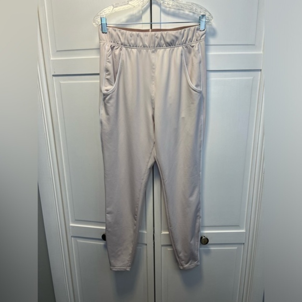 Gymshark Recess Joggers Size Women’s Medium Color Light Pink